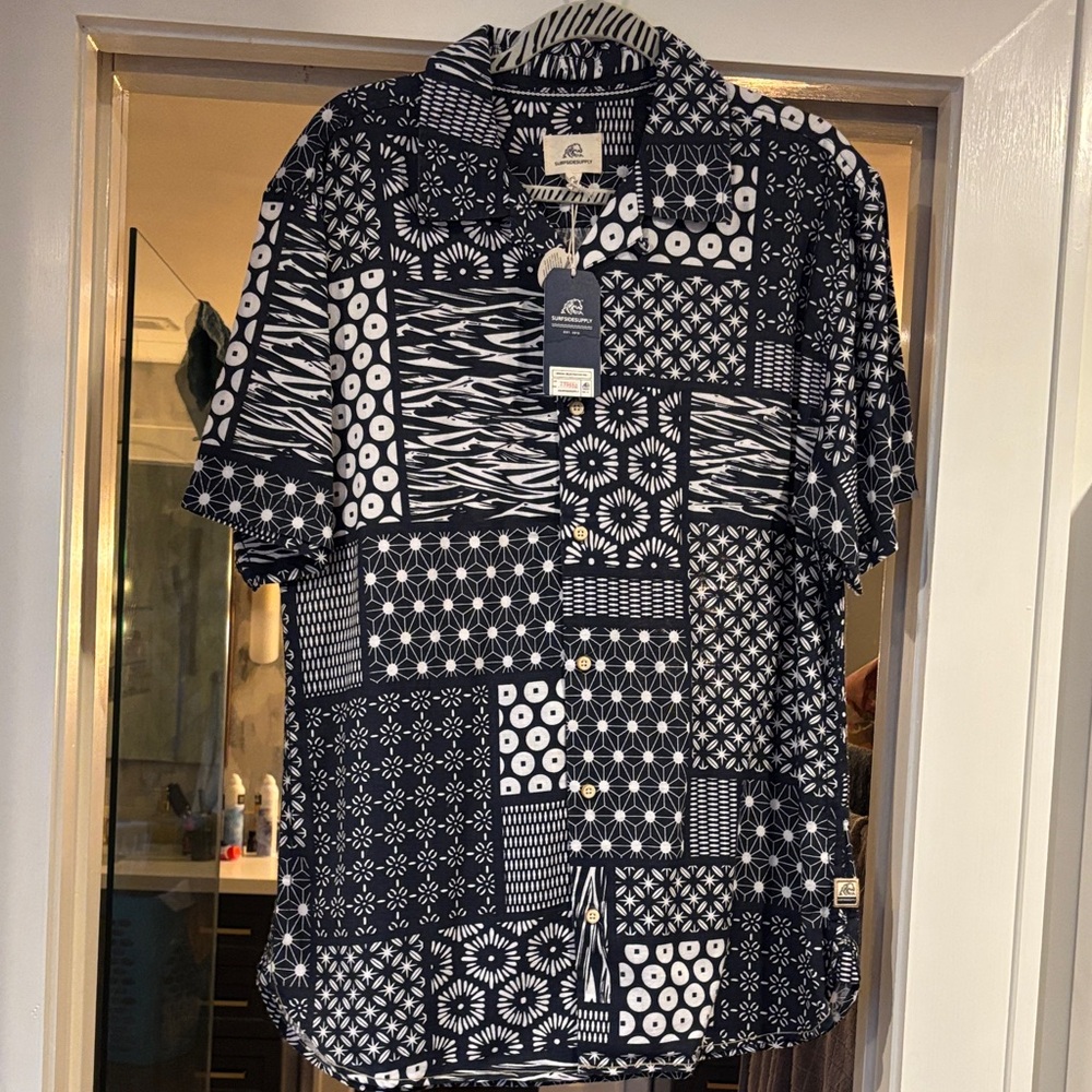 NWT Surfside Supply Navy and White Patterned Shirt